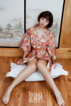 粉嫩高中女同学